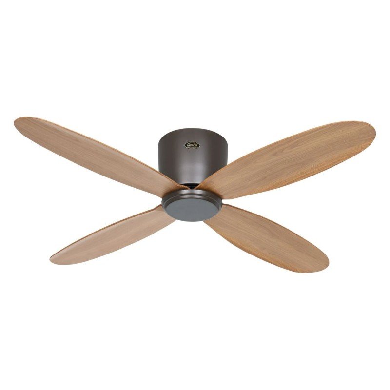 Ventilateur plafonnier avec quatre pales en bois et moteur gris.